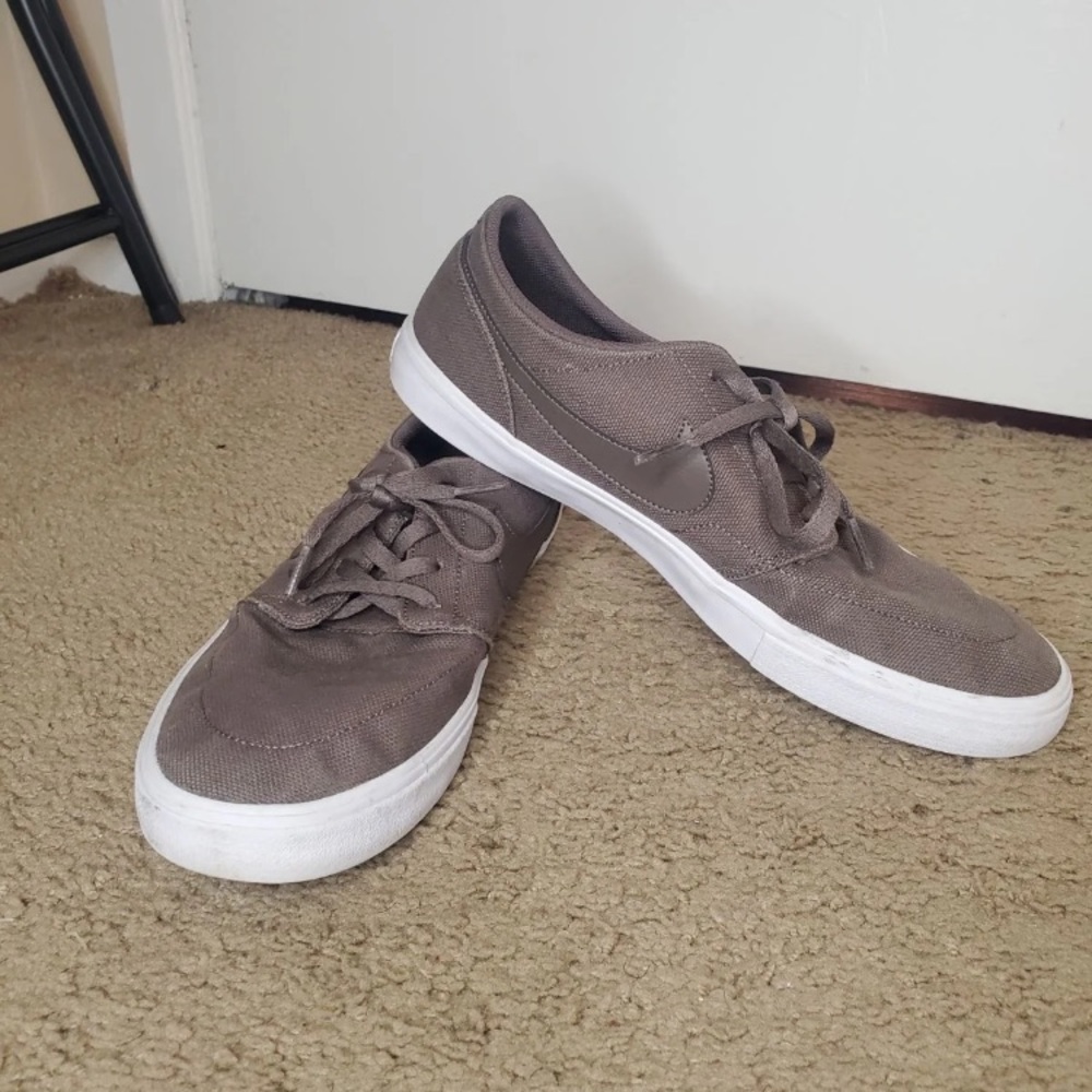 Nike-sb blazer medium gray men’s size 10.5